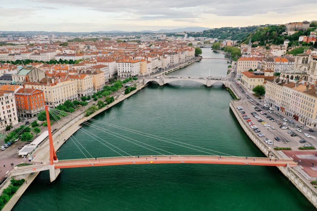 Vue en hauteur de la ville de Lyon, où de nombreux futurs data scientists souhaitent se former