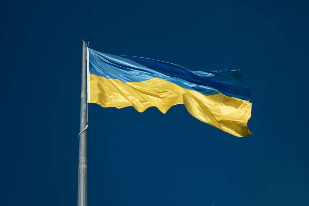 drapeau ukrainien flottant dans les air