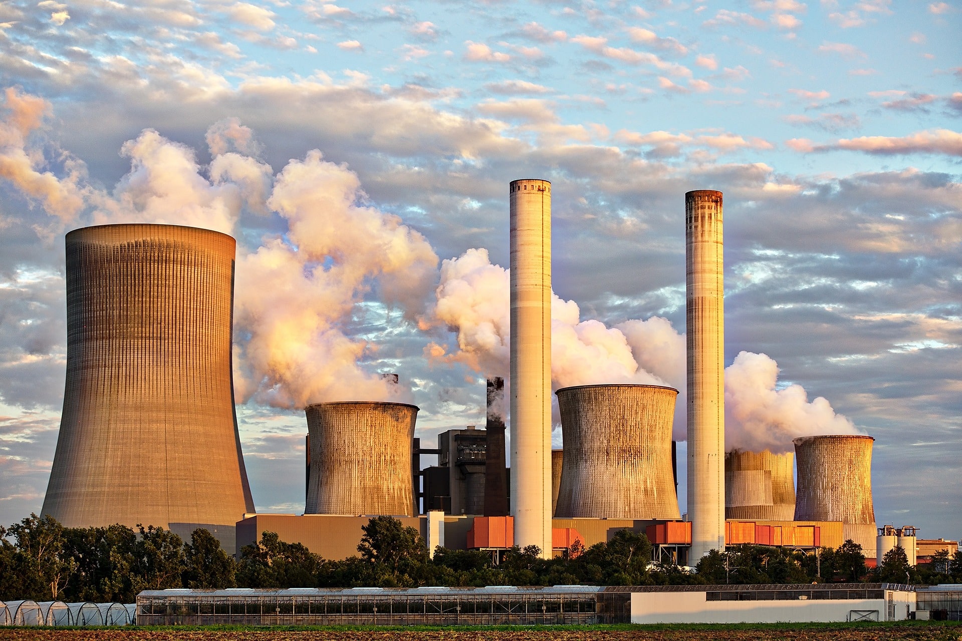 Photo d'une centrale nucléaire vu de loin