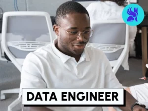 Un homme portant un polo blanc travaille sur un ordinateur, avec le texte "Data Engineer" en bas de l'image.