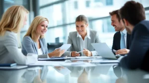 Un groupe de professionnels en réunion dans un bureau moderne, échangeant des idées et collaborant avec enthousiasme. Cette image illustre le management agile, où la communication fluide, la flexibilité et l'esprit d'équipe permettent d'optimiser la gestion de projet et d'accélérer la prise de décision.